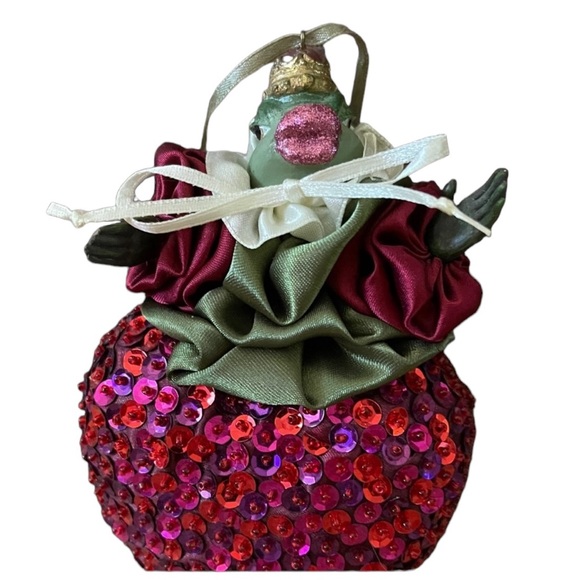 Vintage Queen Frog Red Sequined Christmas Tree Ornament - Picture 1 of 10